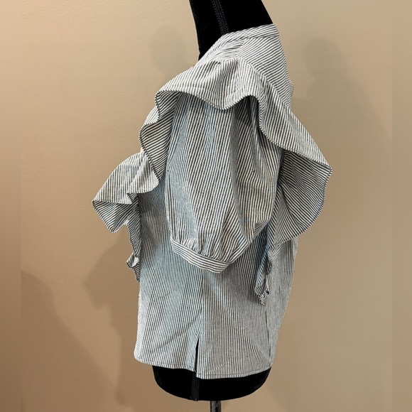 Women’s SAYLOR Grey & White pinstripe puff sleeve ruffle blouse- Size XS - Picture 3 of 9